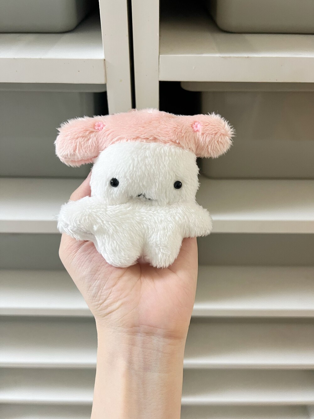 自分の可愛さにびっくりするうさちゃん